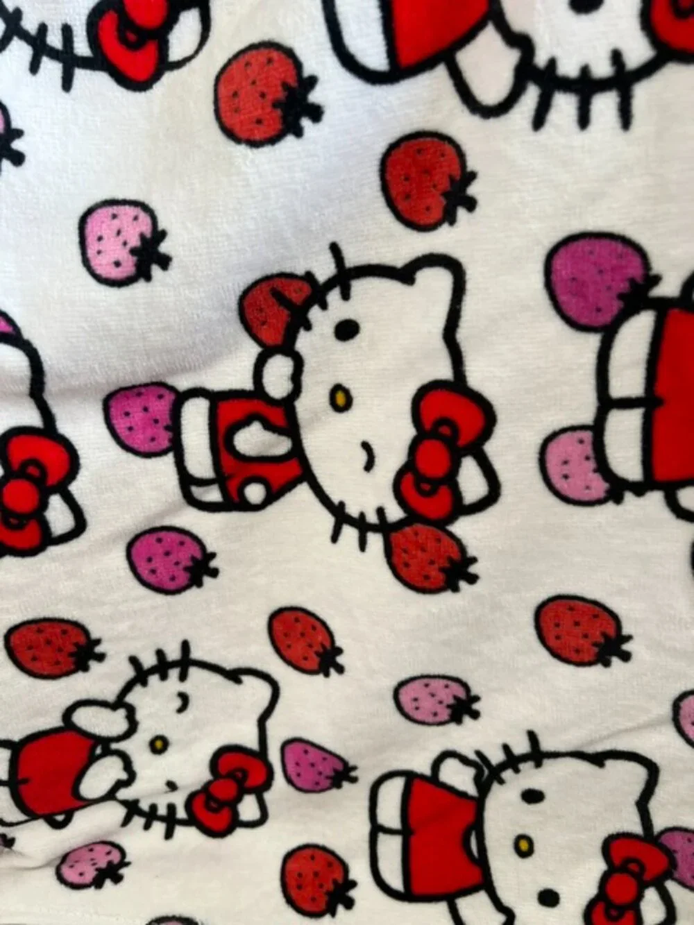 HELLO KITTY STRAWBERRY BATH TOWEL & HAND TOWEL SET